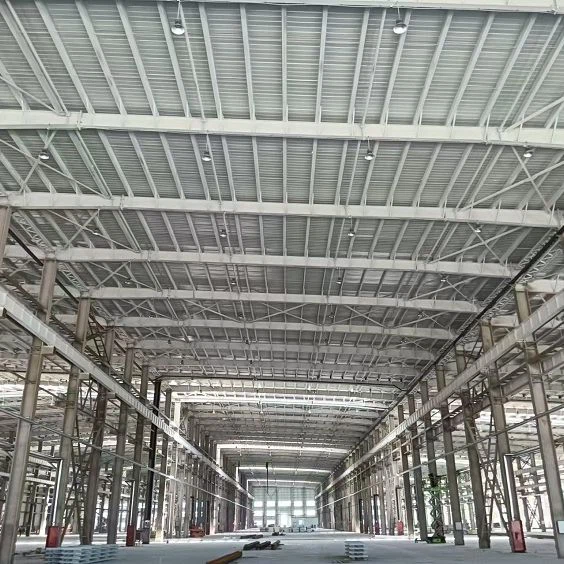 Velká dílna na výrobu prefabrikovaných ocelových konstrukcí